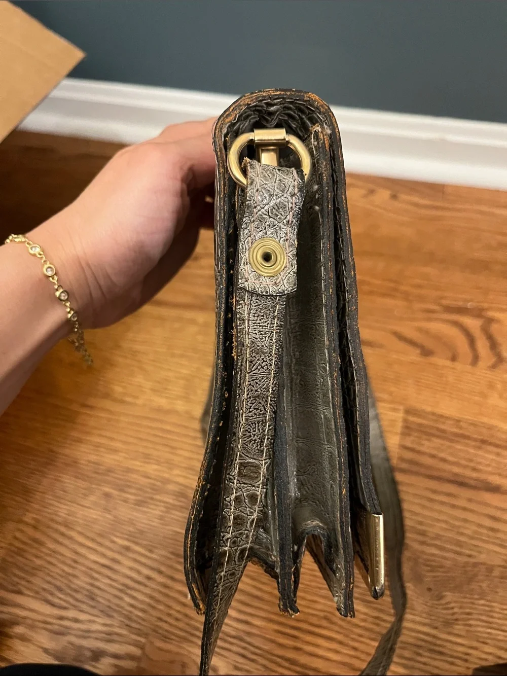 Croc-Embossed Gray Leather Shoulder Bag with Turn-Lock